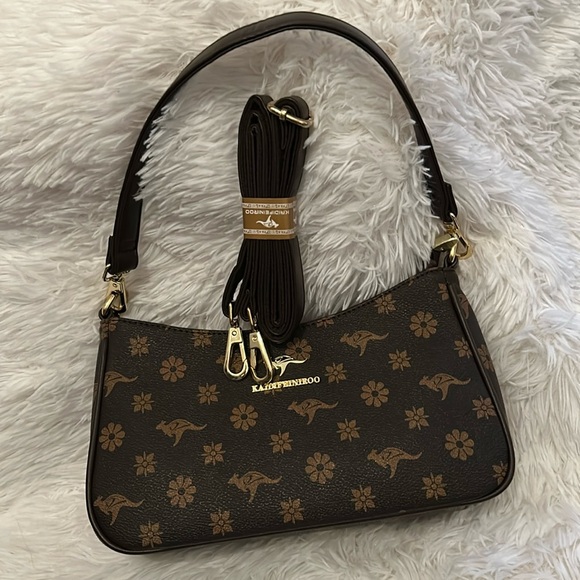 Woman’s hand & Crossbody  bag - Picture 1 of 11